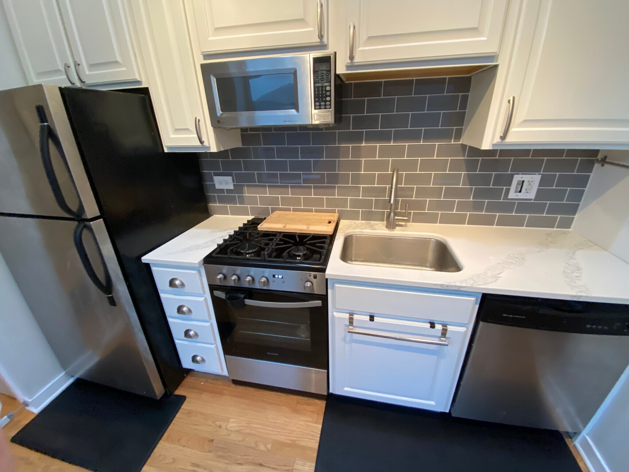 Building Photo - 1510 N Greenview Ave