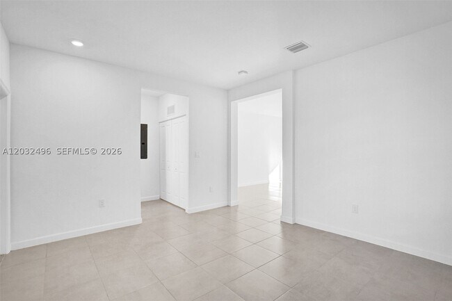Building Photo - 2542 SE 29th Dr