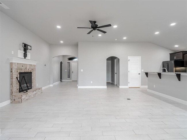 Building Photo - 910 Redfree Dr