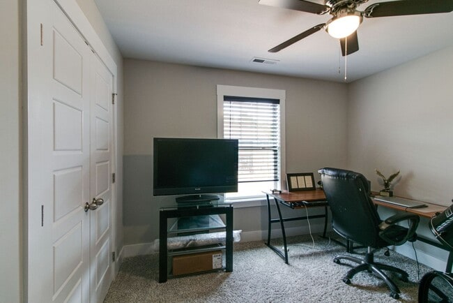 Building Photo - 210 Geneva Ln