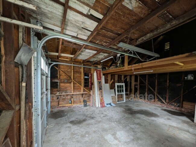 Building Photo - 9421 Phillip Ave