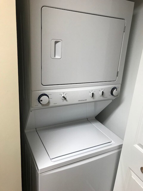 Building Photo - 602 W Gay St