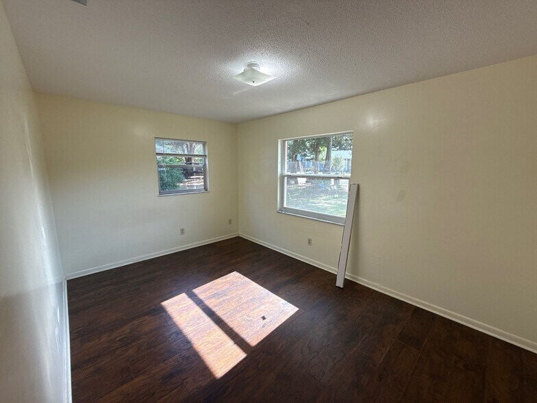 Building Photo - 2369 S Tennyson Pt