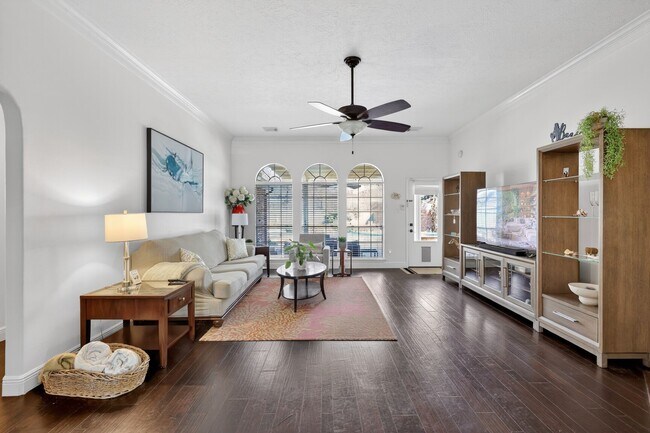 Building Photo - 502 Ernst Ct