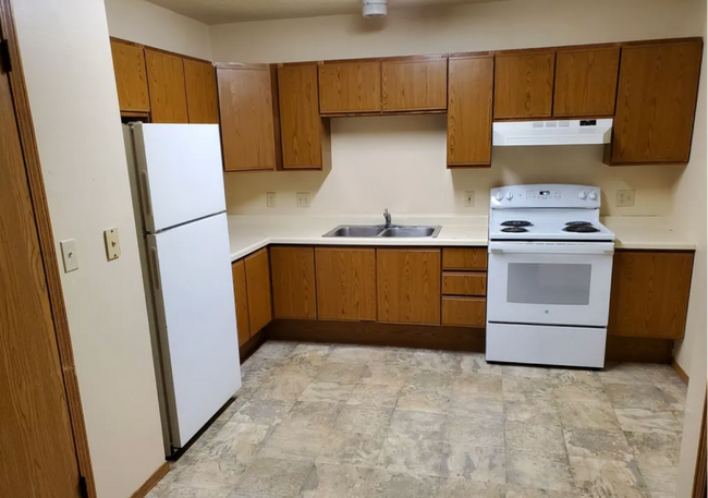 Building Photo - Bright and Cozy 1 Bedroom Upper Unit!