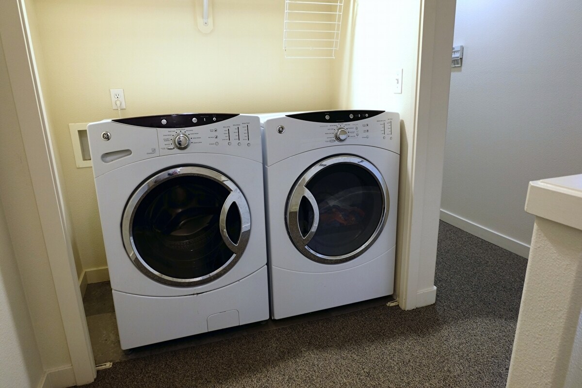 Building Photo - 618 NE Garswood Ln