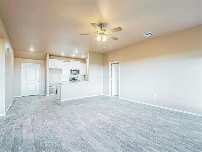 Building Photo - 1628 Highland Loop