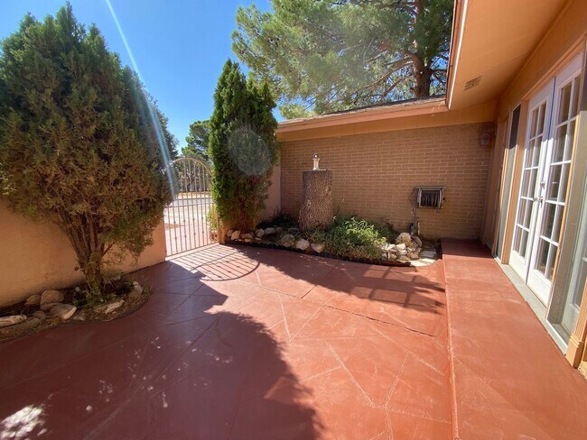 Building Photo - 783 De Leon Dr