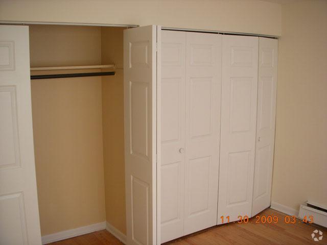Closet - 452 Oakdale