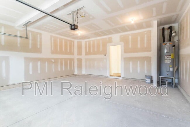 Building Photo - 2001 Seford Dr