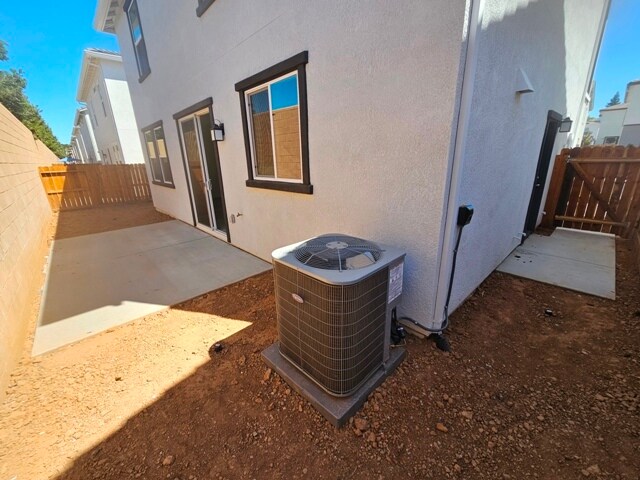 Building Photo - 3541 Parc Villa Cir