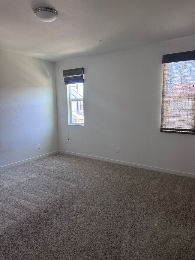 Building Photo - 3 BR/2.5BA | Newly Renovated Single Family Home | 1-Car Garage |Near Franklin Blvd!