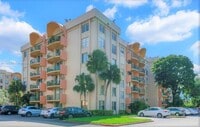 Building Photo - 9320 Fontainebleau Blvd