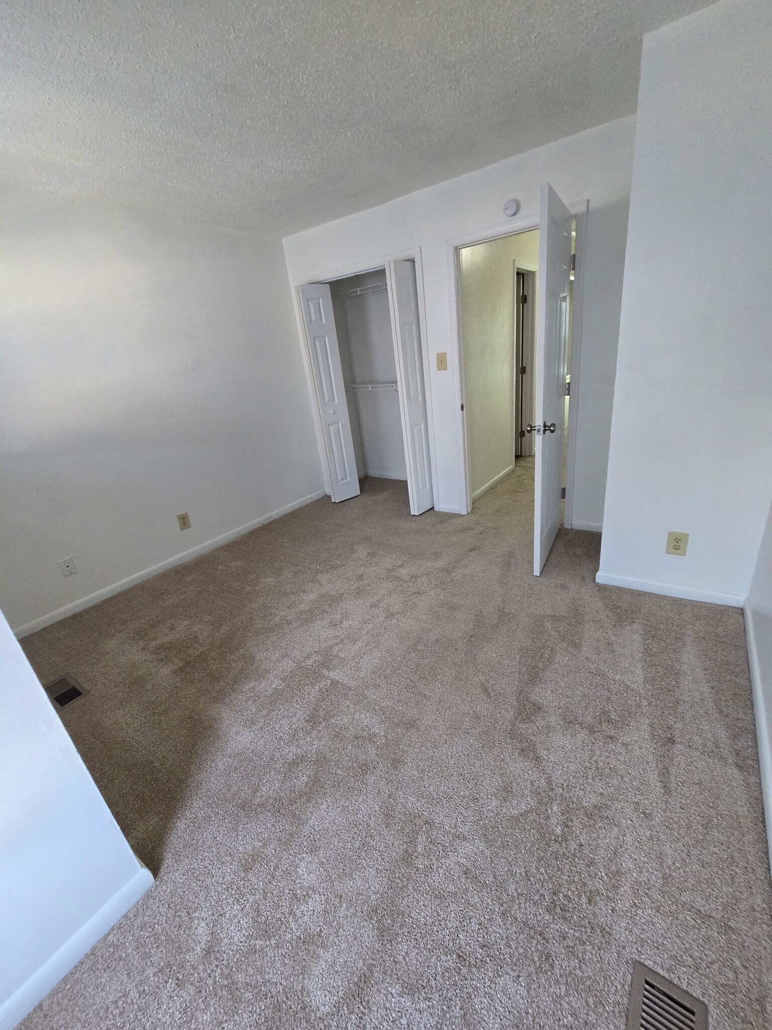 Building Photo - 2062 Elmhurst Ln
