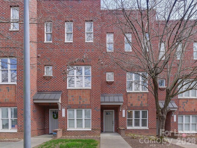 Building Photo - 100 N Laurel Ave