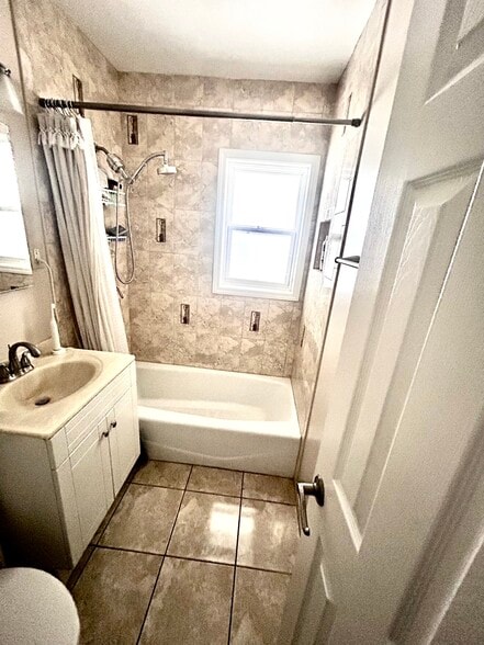 Building Photo - 719 N Cabrillo Ave