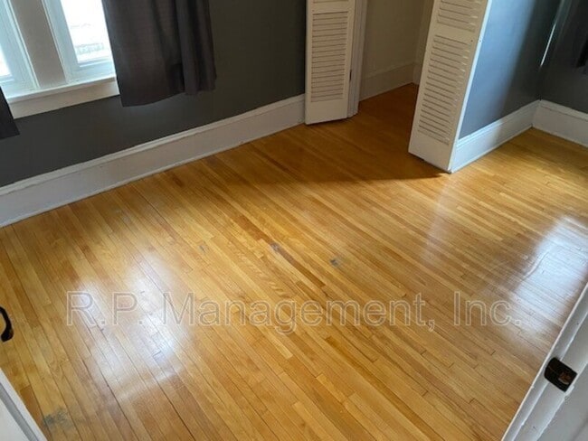 Building Photo - 4221 Harriet Ave