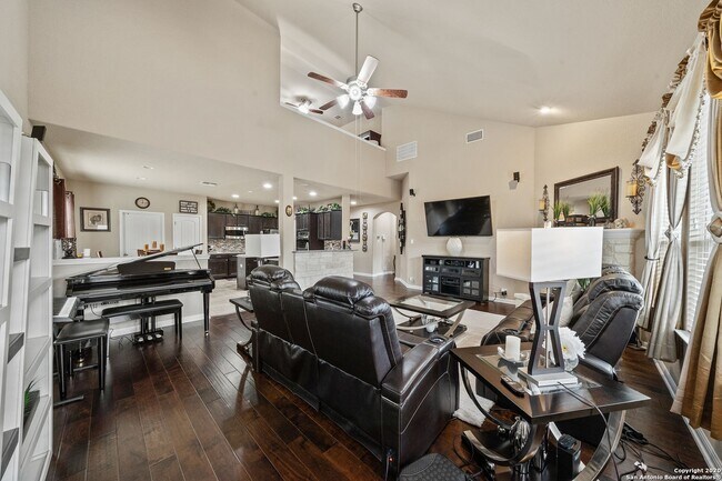 Building Photo - Beautiful 4 Bedroom Home in Turning Stone,...
