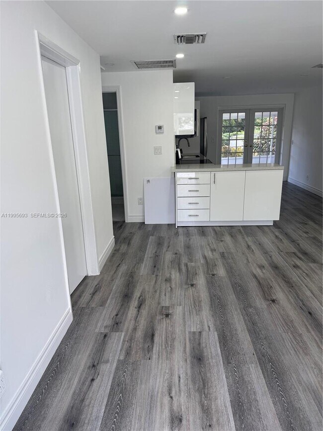 Building Photo - 4020 SW 50th St