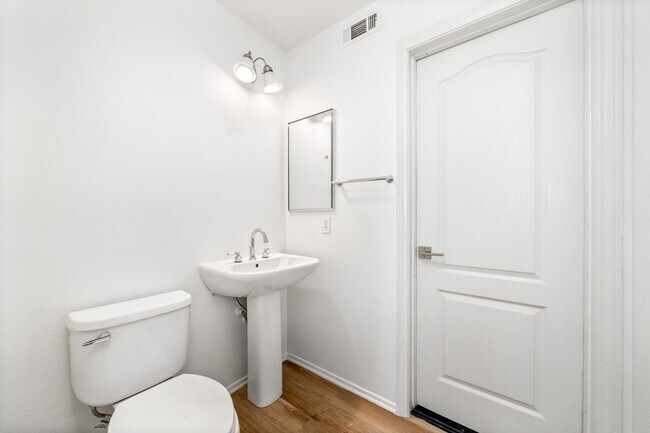 Building Photo - Newport Beach Townhome  for Lease