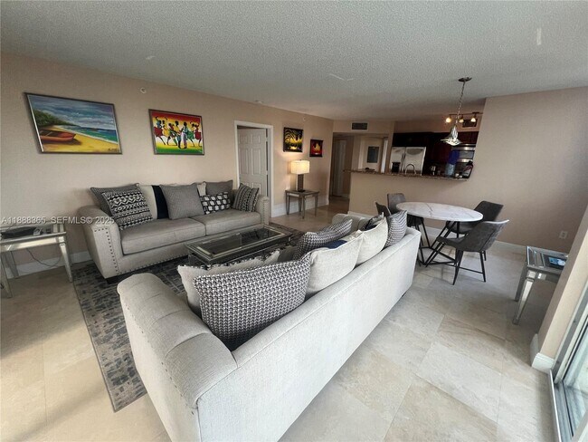 Building Photo - 1155 Brickell Bay Dr