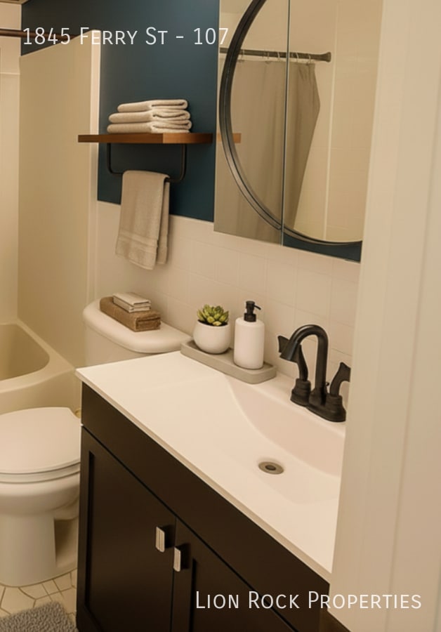 Building Photo - 1845 Ferry St