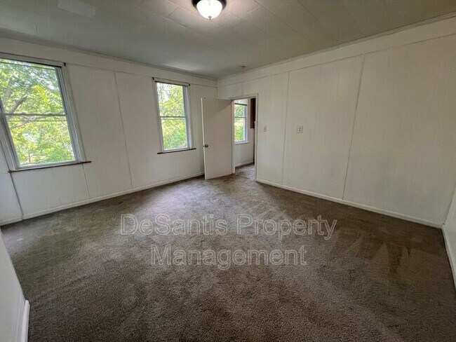 Building Photo - 1104 Brabec St