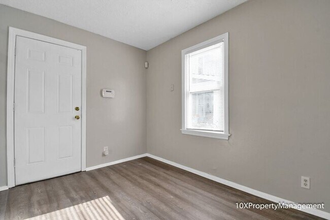 Building Photo - 2065 W Mound St