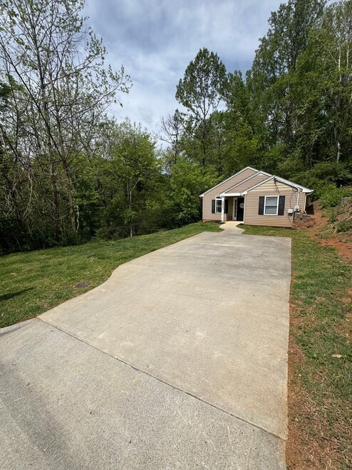 Building Photo - 4647 Ferncliff Dr