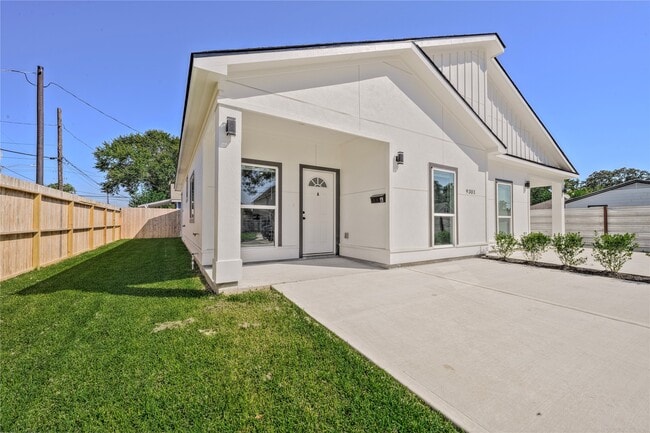 Building Photo - 9301 E Avenue L