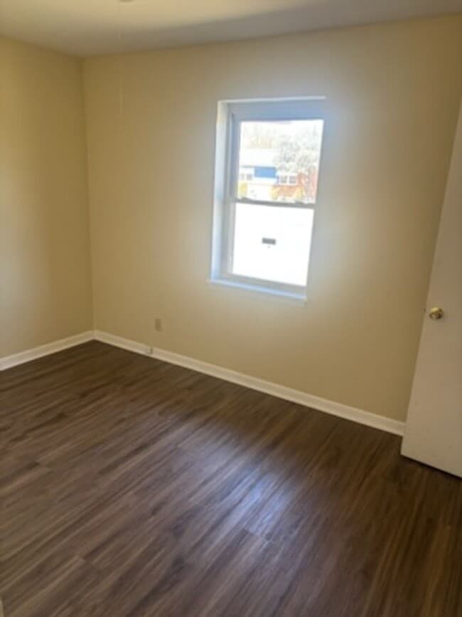 Building Photo - VERY NICE HOME IN THE RIDGECREST AREA. PETS NEGOTIABLE WITH OWNERS APPROVAL