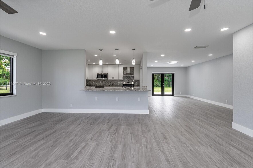 Building Photo - 4660 SW 128th Ave