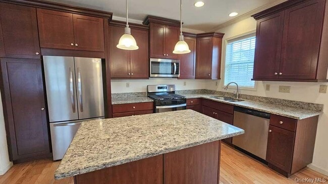 Building Photo - 208 Canter Ct