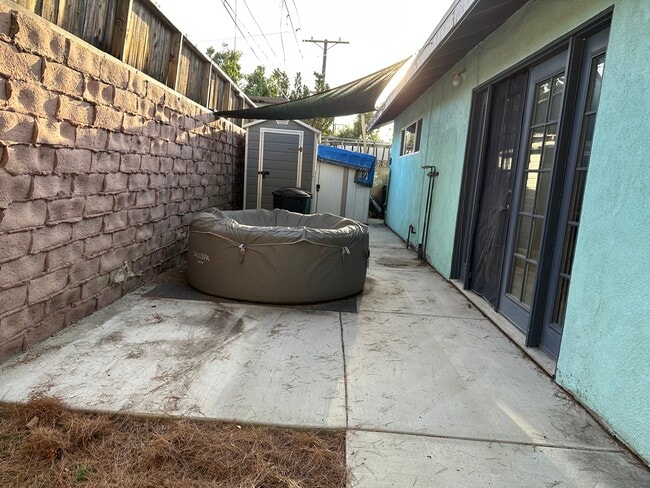 Back patio - 12020 Neenach St