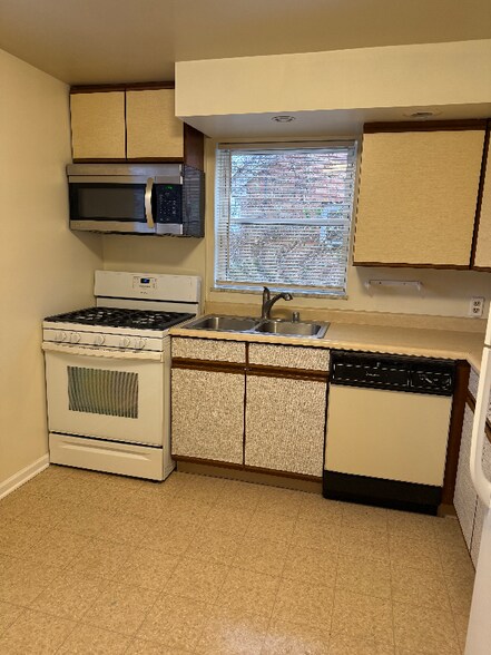 Building Photo - 1064 Anderson Ferry Rd