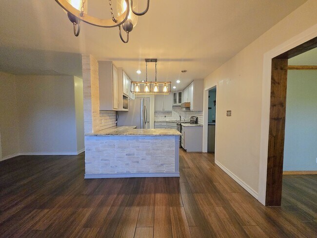 Building Photo - 126 La Silla Dr