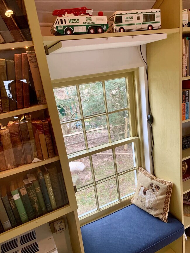 Building Photo - 1357 Canal Rd