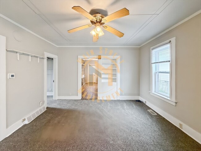 Building Photo - 2 Bed 1 Bath Single Family Home + Bonus Room