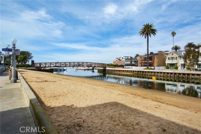 Building Photo - 327 Anade Ave