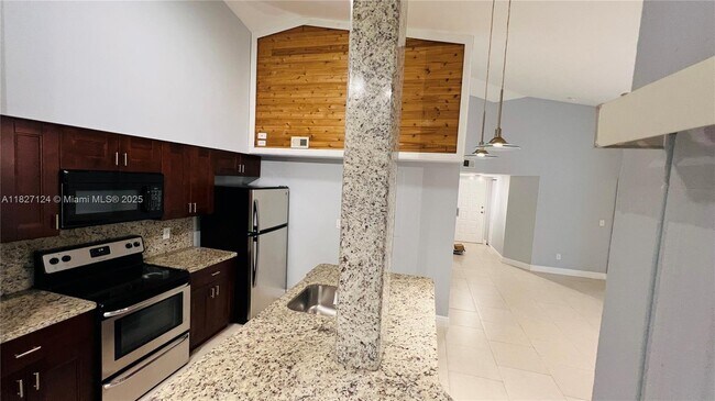 Building Photo - 2881 N Oakland Forest Dr