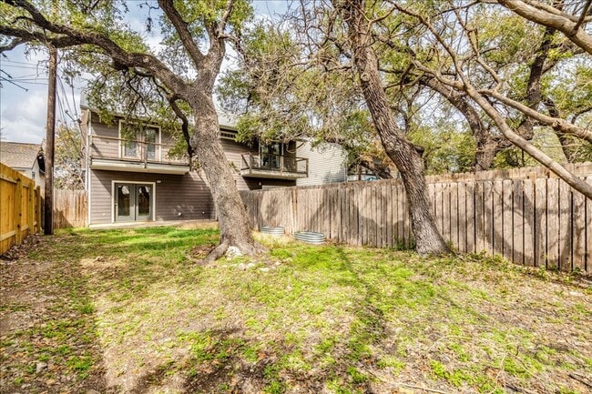 Building Photo - 2811 Hardeman-B