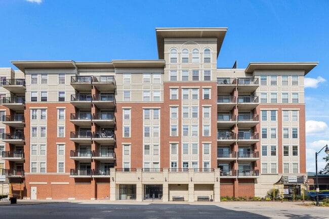 Building Photo - 656 Pearson St