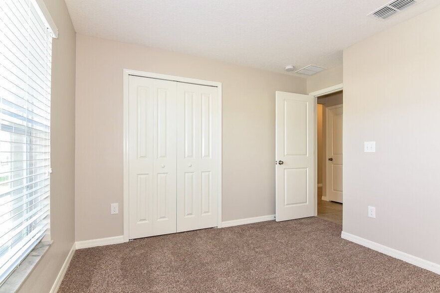 Building Photo - 127 Cascade Bend Dr
