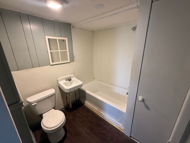 Building Photo - Renovated 5 Bedroom 2 Bath Home for Rent!