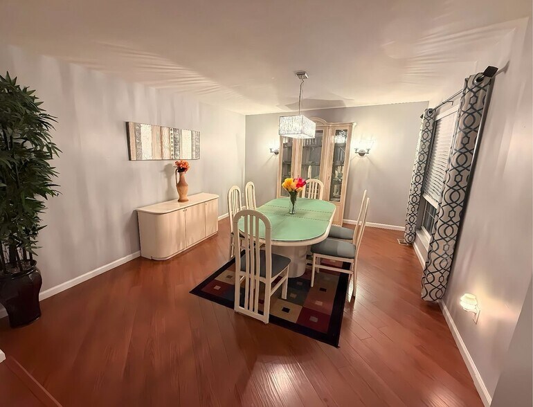 Building Photo - 15472 Duxbury Way