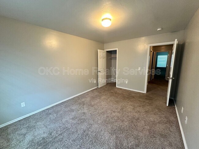 Building Photo - 1933 Autumn Way