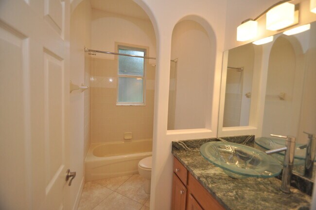 Building Photo - 12 Clementina Ct