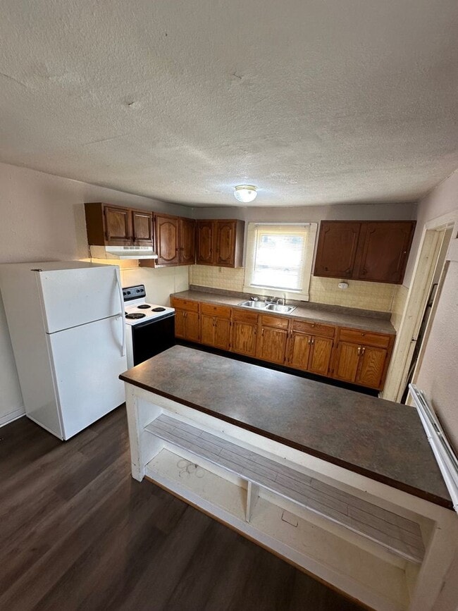 Building Photo - St. James Location