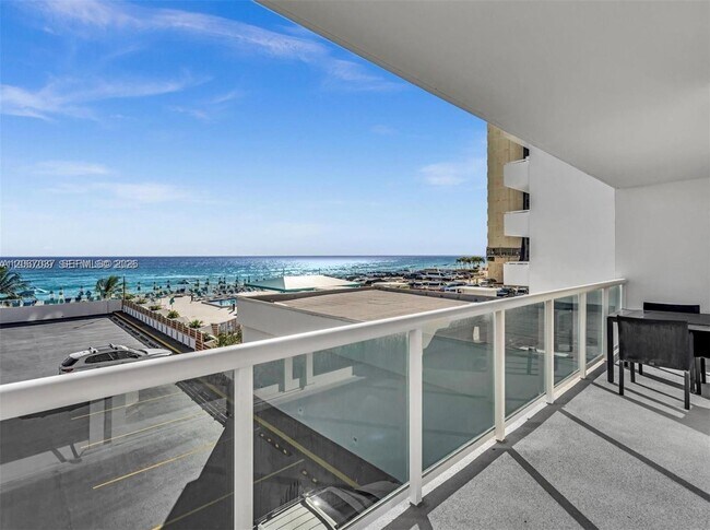 Building Photo - 3140 S Ocean Dr