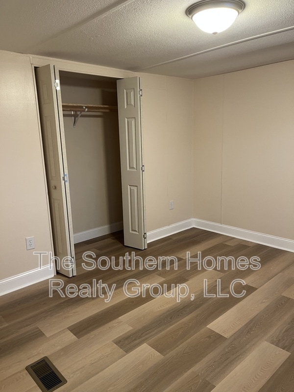 Building Photo - 214 Co Rd 781